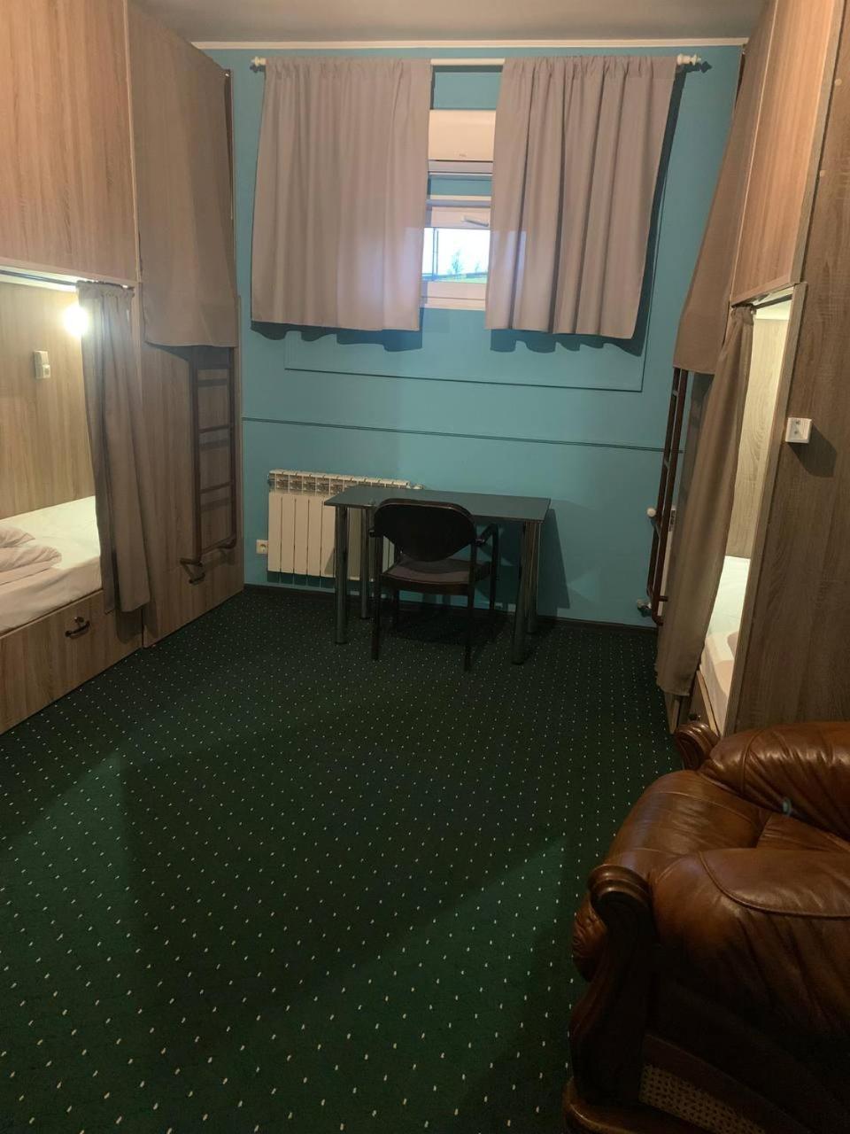 All Eyes Hostel Kamyanets-Podilski Dış mekan fotoğraf